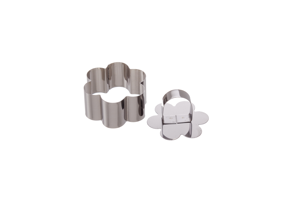 Anneau en acier inoxydable avec fleur et poussoir 6 mm et 8 x 4 cm