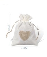 Sac en toile de jute blanche avec cœur 10x15cm