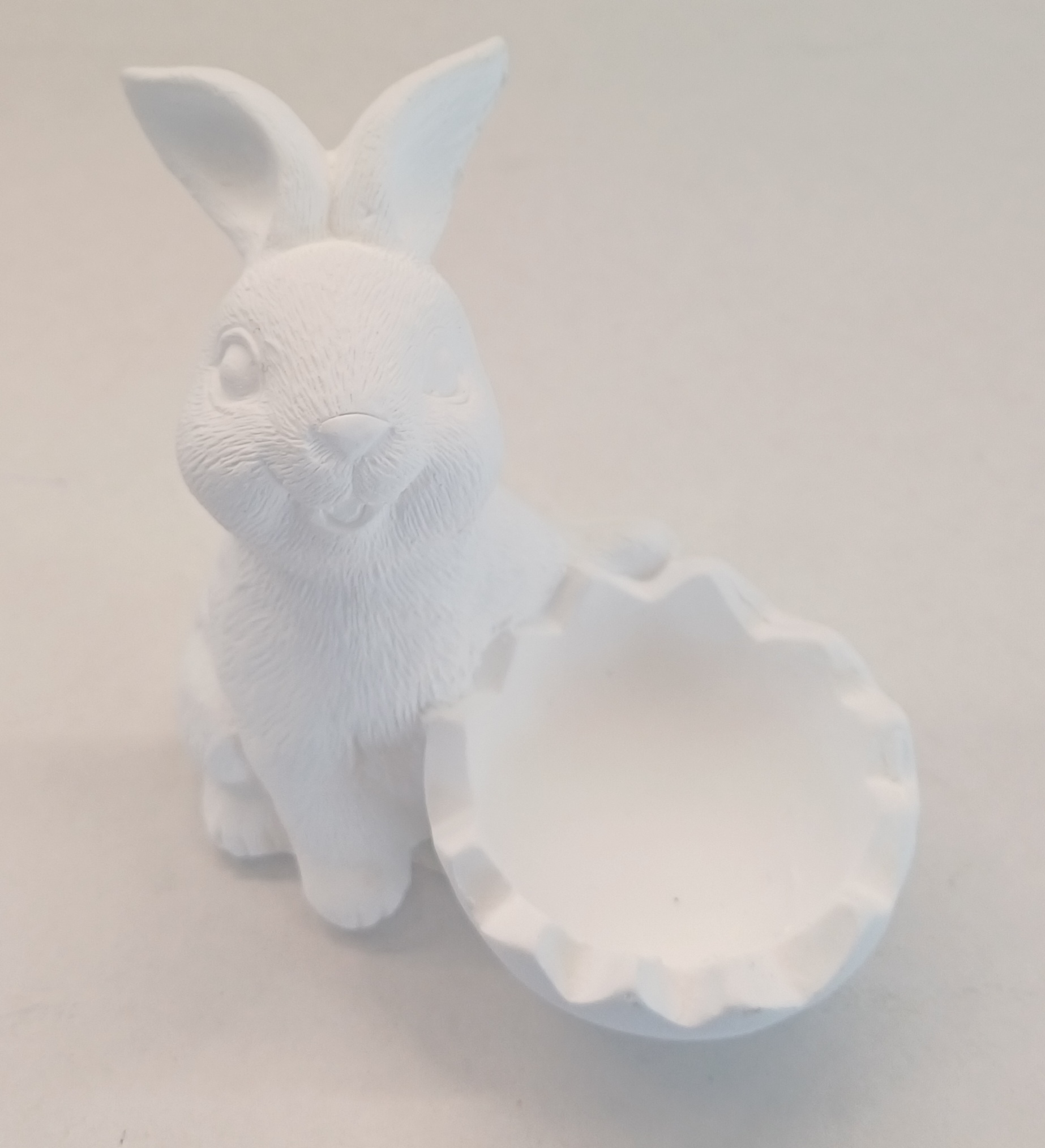 Lapin en résine avec vase 8x8cm