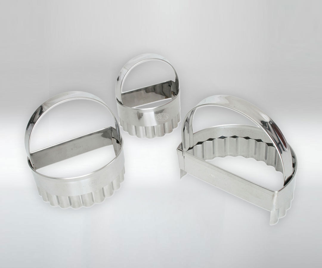 Coupe-frissol demi-lune en acier inoxydable n° 3 9,5 x 6,5