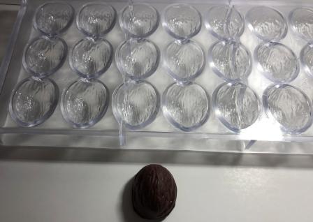 Forme caramel : polycarbonate, noyer